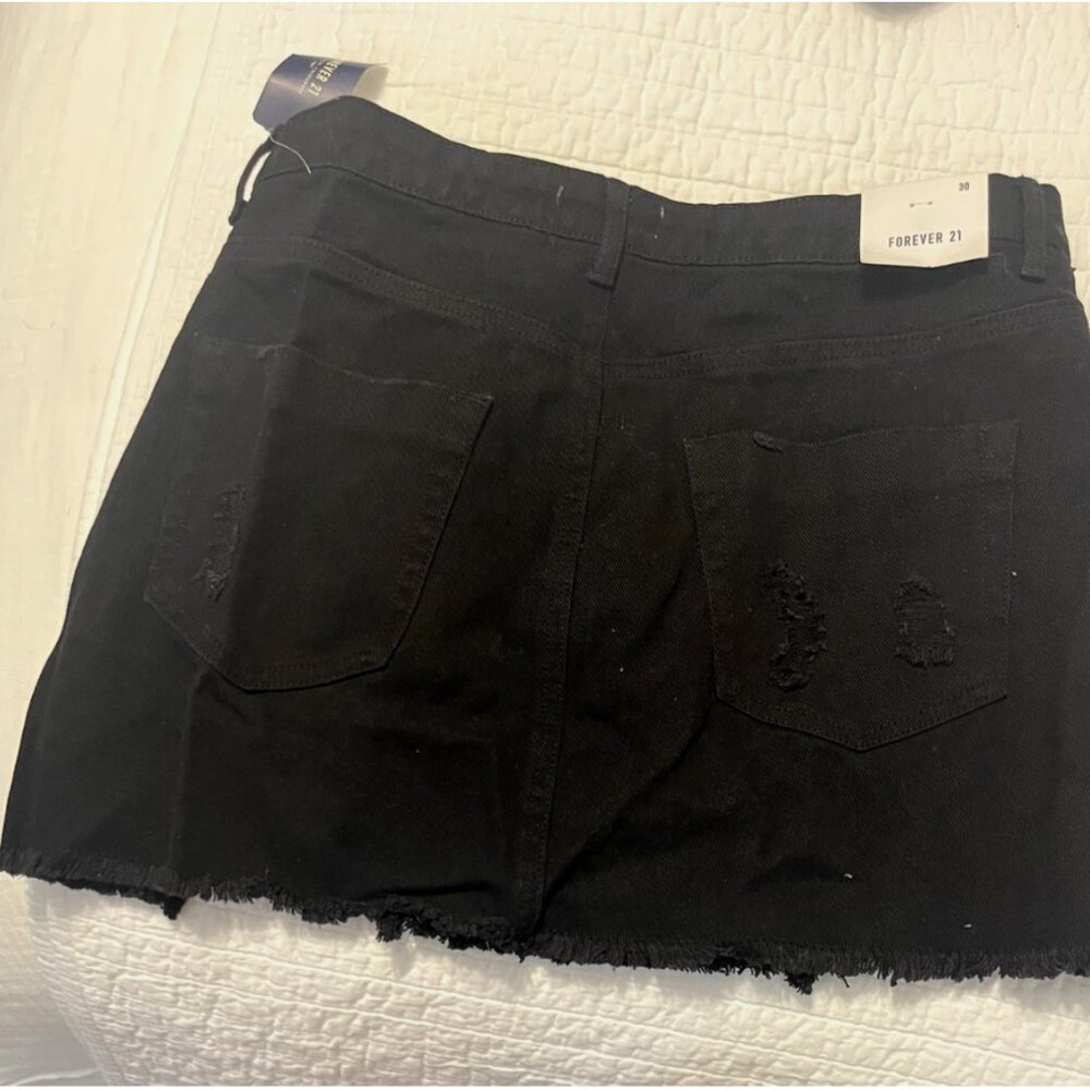 **NEW with TAGs** Forever21 Women's black denim distressed mini skirt US 30